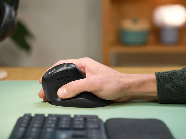 Ergonomische muis Trust hyperscrol Vyran draadloos zwart
