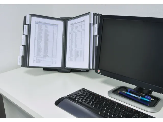 Bureaustandaard met 10 displaypanelen voor 20 vellen A4